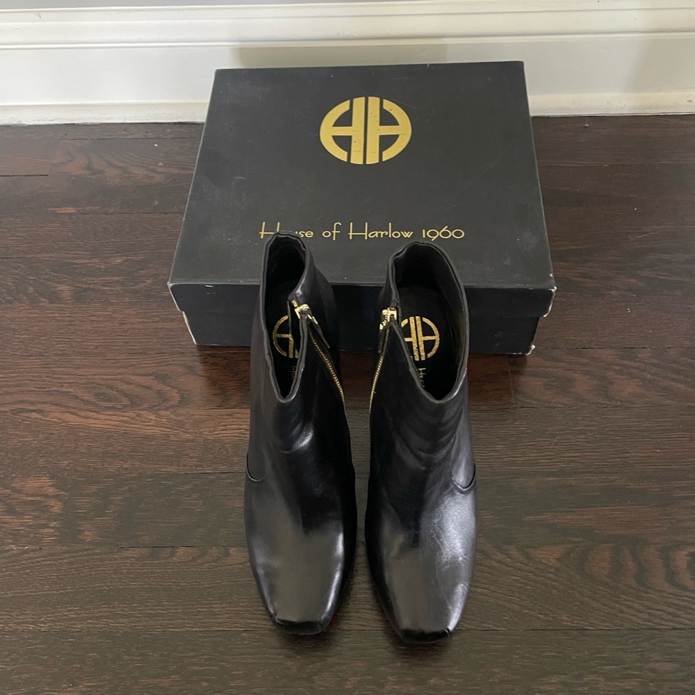 House of Harlow Leslie Black Platform Boots in Size 7.5